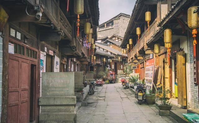 孟子义《九重紫》雪景片场照惊艳曝光：蓝衣窦昭，美如寒梅